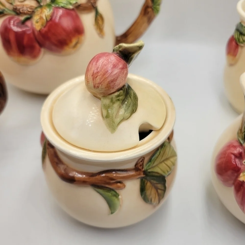 Takahashi San Francisco Hand Painted Apple Ceramic 5 Piece Tea set w/2 Lids
